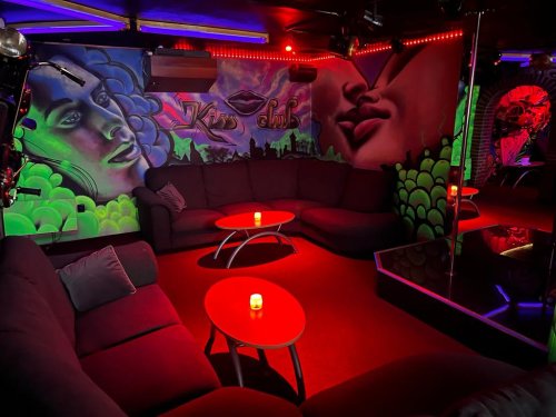 Kiss club